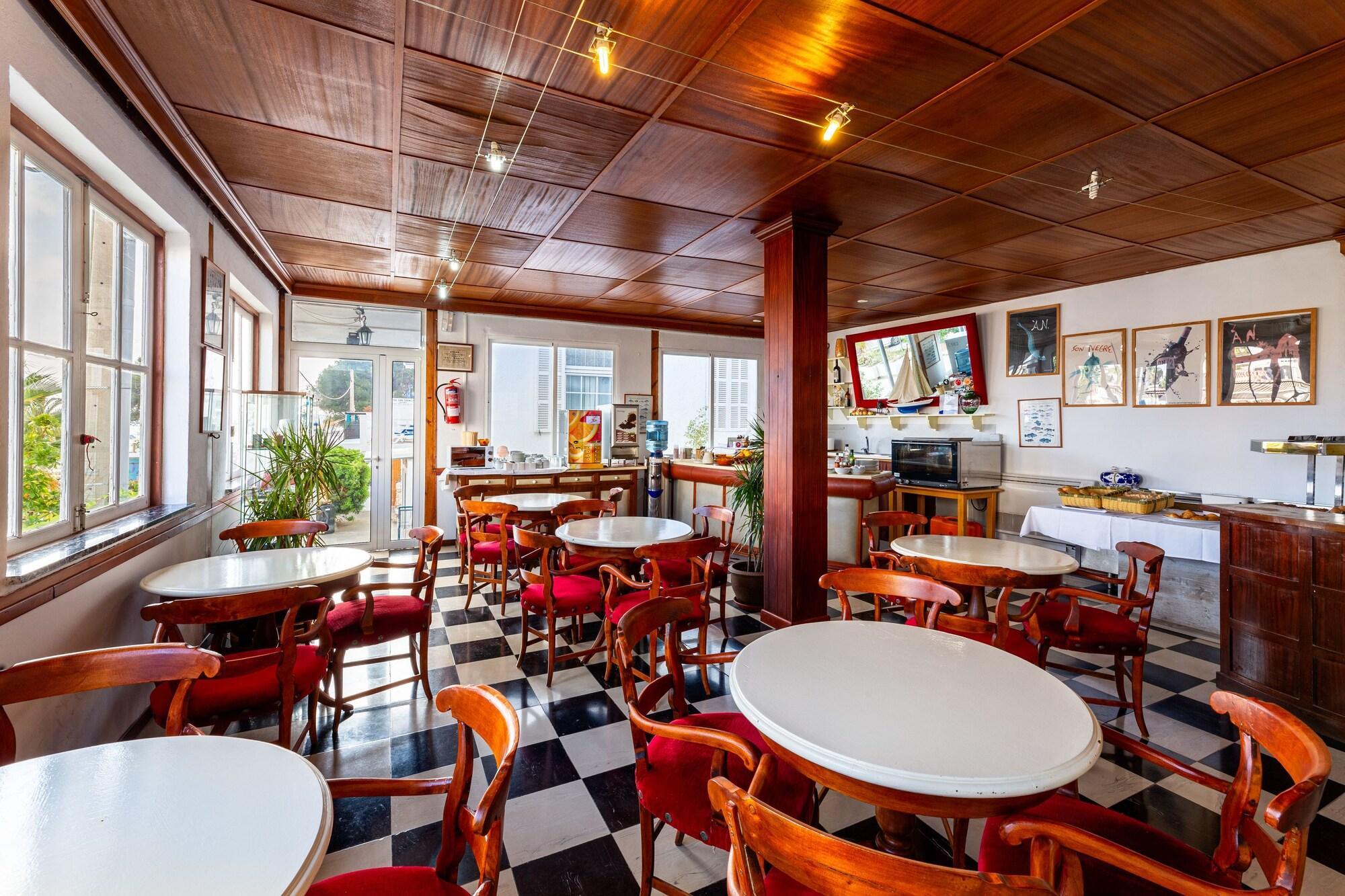 Hostal Residencia San Francisco Portocolom  Εξωτερικό φωτογραφία